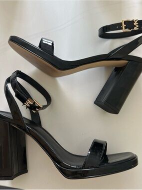 Michael Michael Kors Women's Black Faux Leather Patent Block Heel Sandals W/ BOX